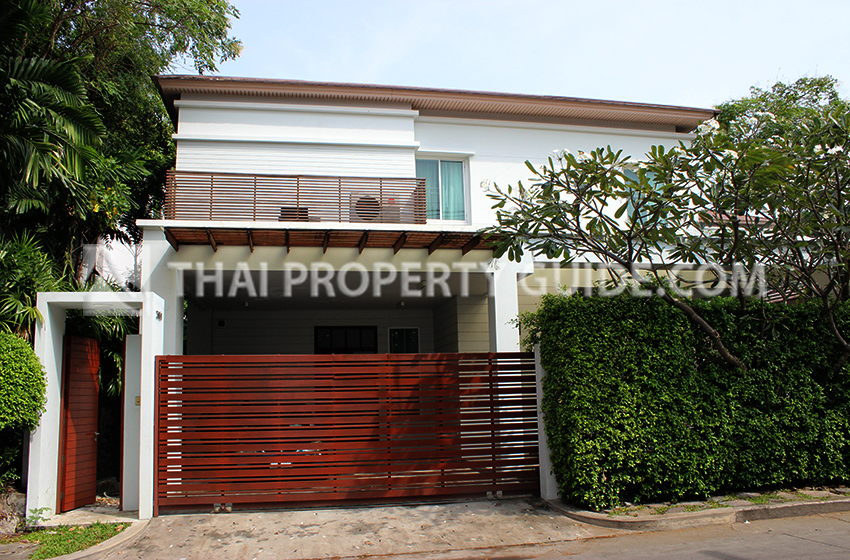 House with Shared Pool for rent in Bangnatrad