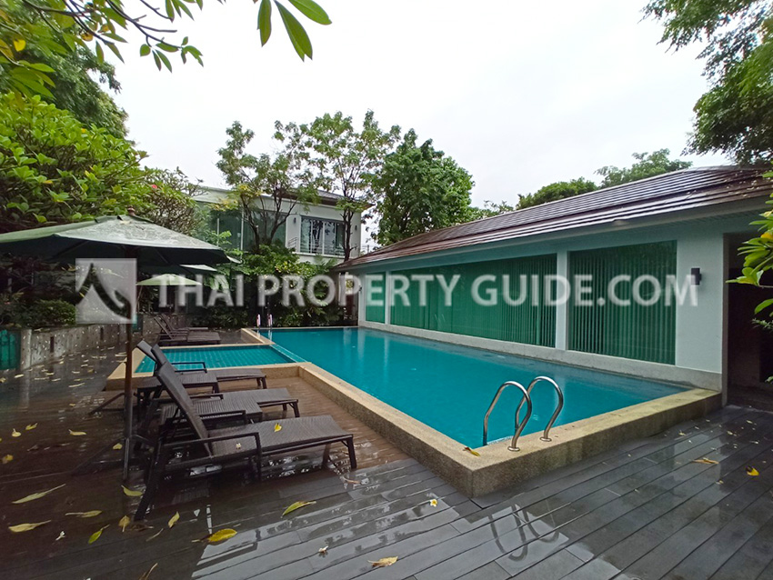 House with Shared Pool in Sukhumvit : Panya Village On-Nut 