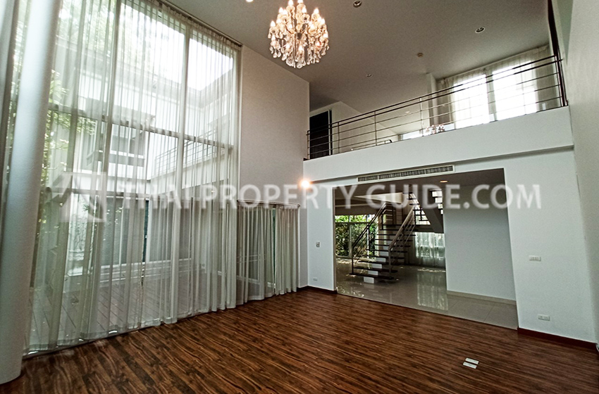 House with Shared Pool in Sukhumvit : Panya Village On-Nut 