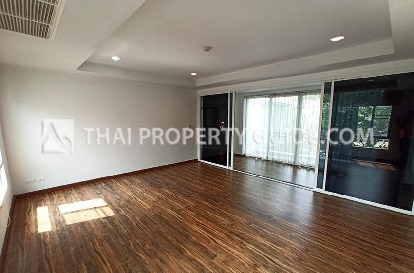 House with Shared Pool in Sukhumvit : Panya Village On-Nut 
