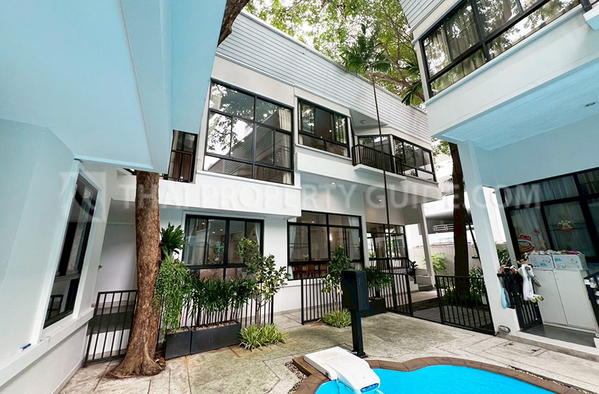 House with Shared Pool in Sukhumvit