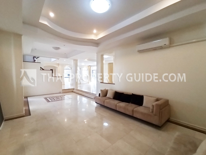 House with Shared Pool in Sukhumvit 