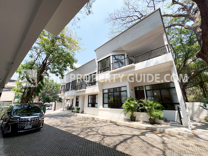 House with Shared Pool for rent in Sukhumvit