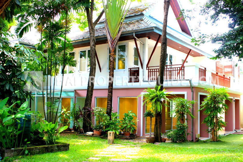 House with Shared Pool for rent in Sukhumvit