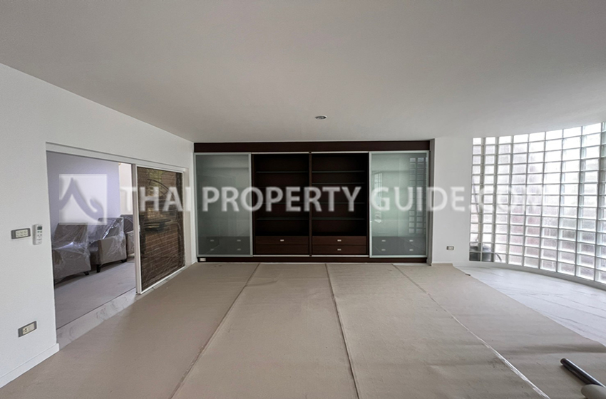 House with Shared Pool in Sukhumvit 