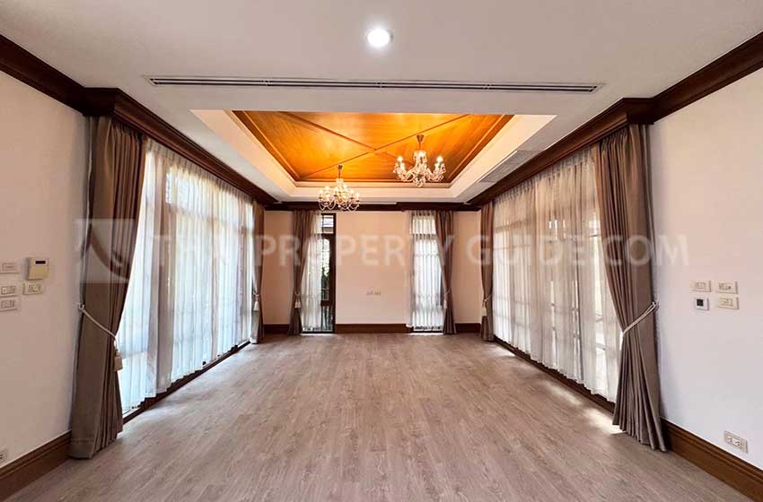 House with Shared Pool in Sukhumvit 