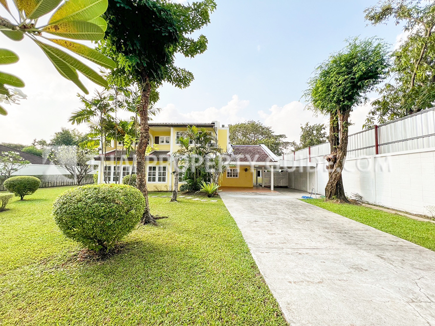 House with Shared Pool for rent in Bangnatrad