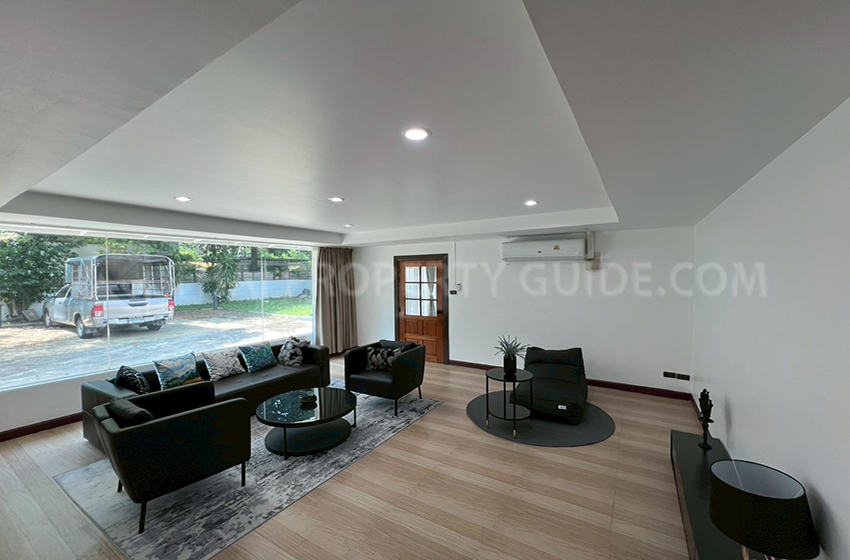 House with Shared Pool in Sukhumvit : Panya Village On-Nut 