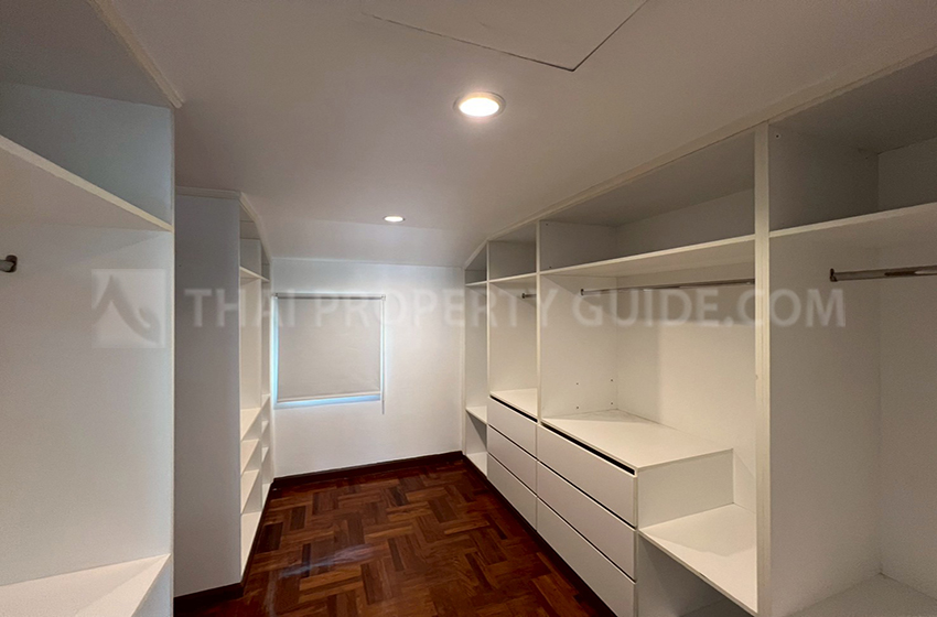 House with Shared Pool in Sukhumvit : Panya Village On-Nut 