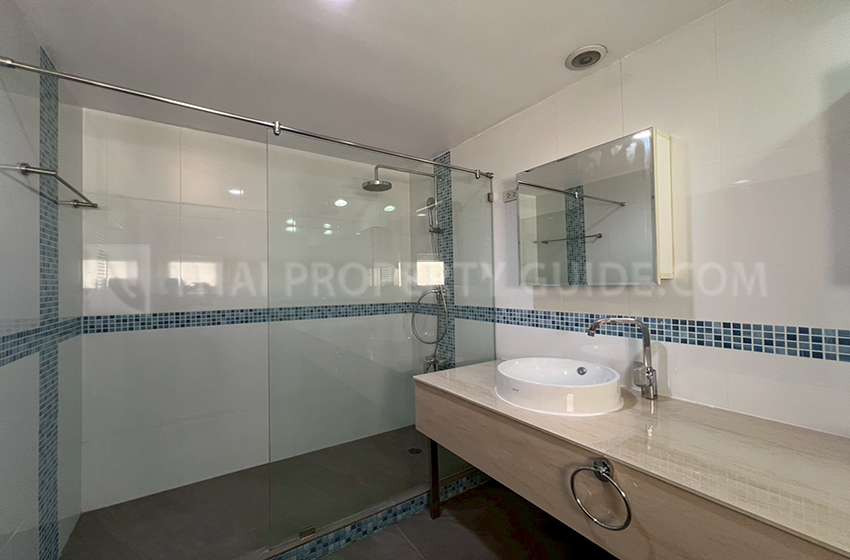 House with Shared Pool in Sukhumvit : Panya Village On-Nut 