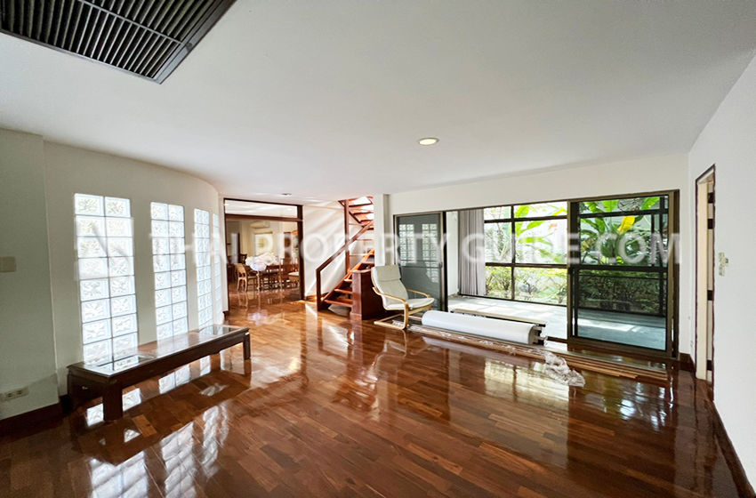 House with Shared Pool in Sukhumvit : Panya Village On-Nut 