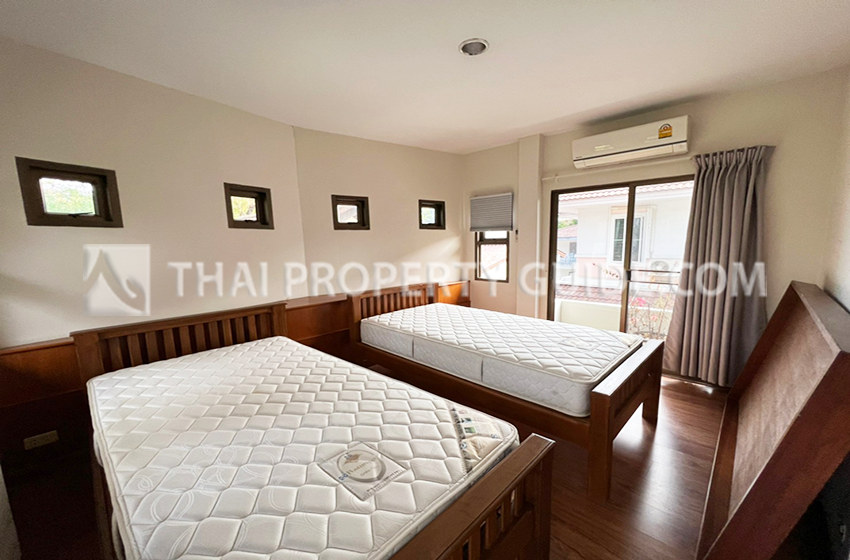 House with Shared Pool in Sukhumvit : Panya Village On-Nut 