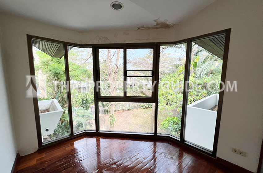 House with Shared Pool in Sukhumvit : Panya Village On-Nut 