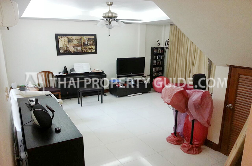 House with Shared Pool in Sukhumvit 