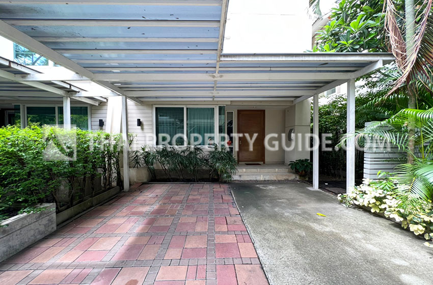 House with Shared Pool in Sukhumvit 