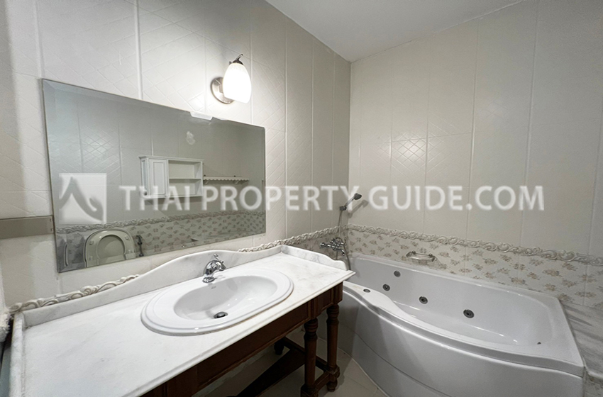 House with Shared Pool in Sukhumvit 