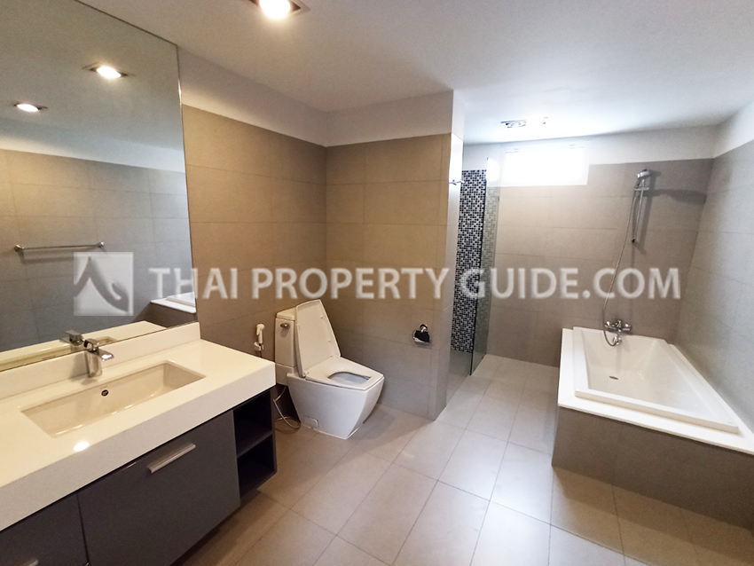 House with Shared Pool in Sukhumvit : Panya Village On-Nut 