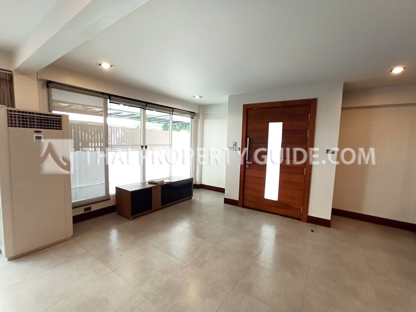 House with Shared Pool in Sukhumvit : Panya Village On-Nut 