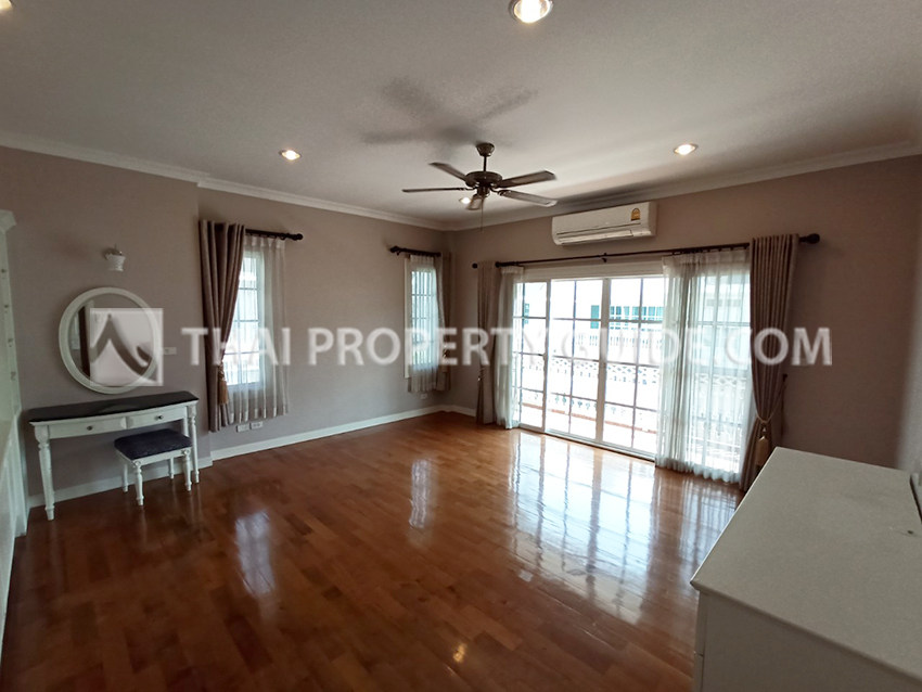 House with Shared Pool in Sukhumvit 