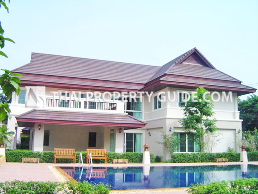 House with Shared Pool for rent in Sukhumvit