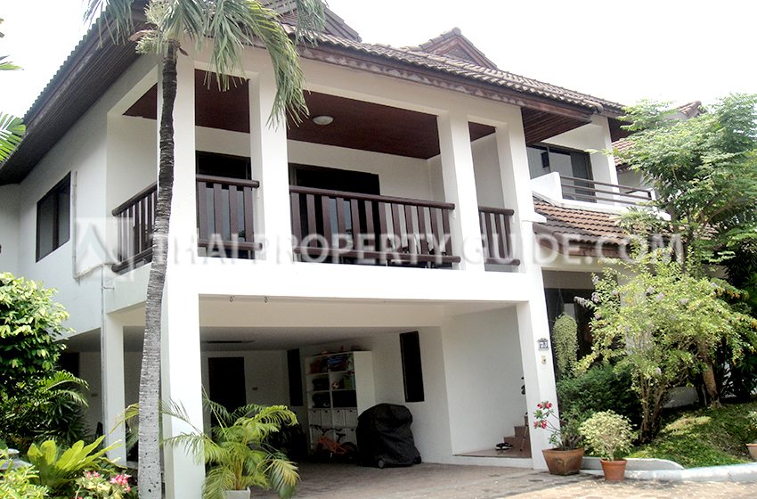 House with Shared Pool for rent in Sukhumvit