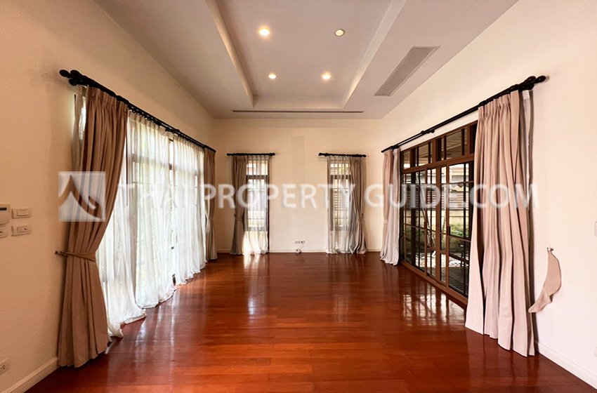 House with Shared Pool in Sukhumvit 