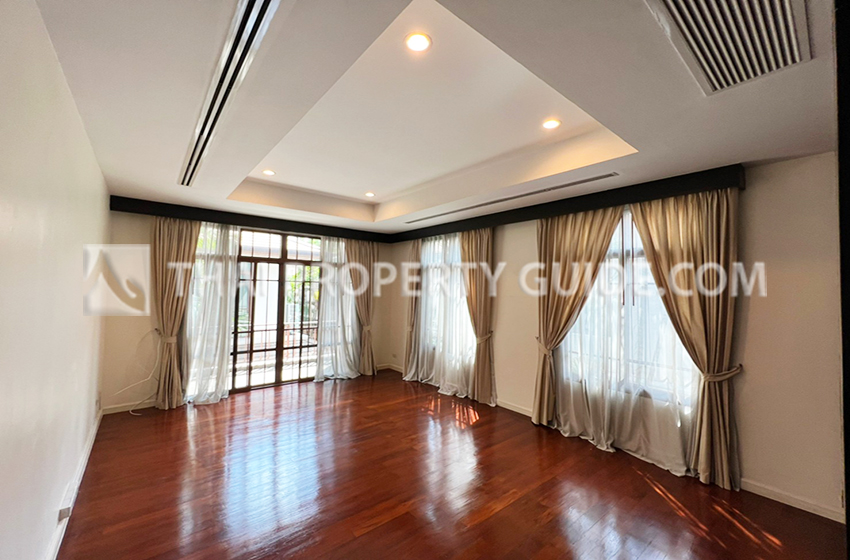 House with Shared Pool in Sukhumvit 