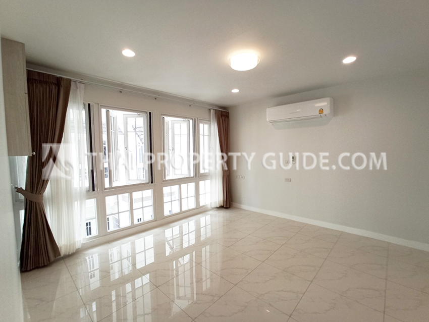 House with Shared Pool in Sukhumvit 