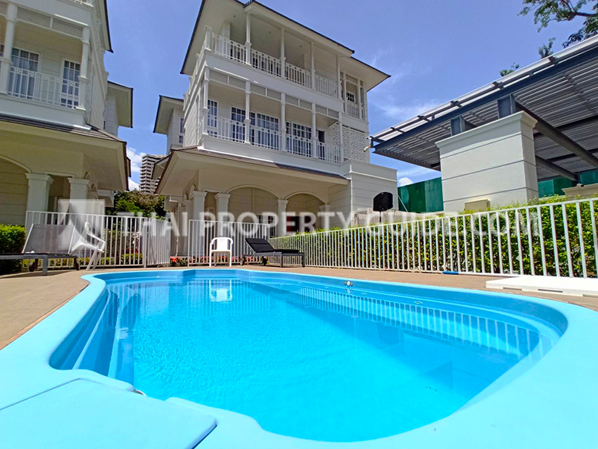 House with Shared Pool for rent in Sukhumvit