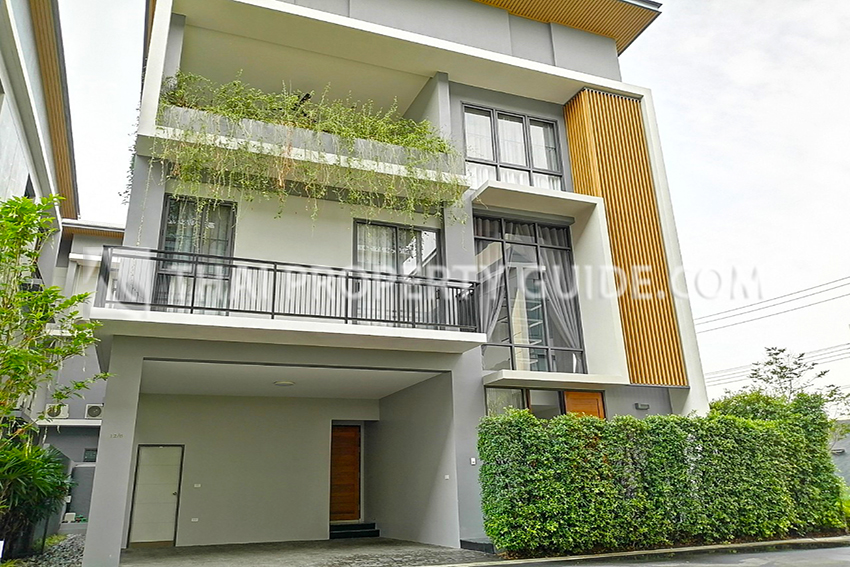 House with Shared Pool in Sukhumvit