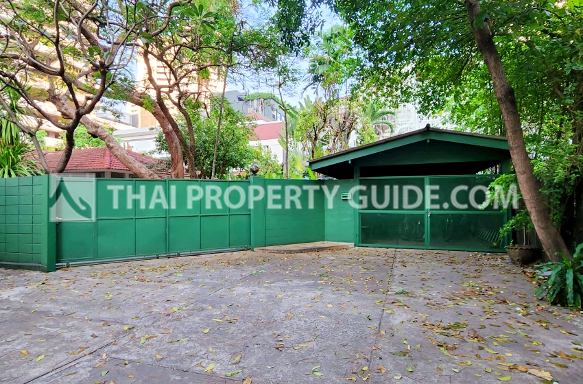 House with Shared Pool in Sukhumvit 