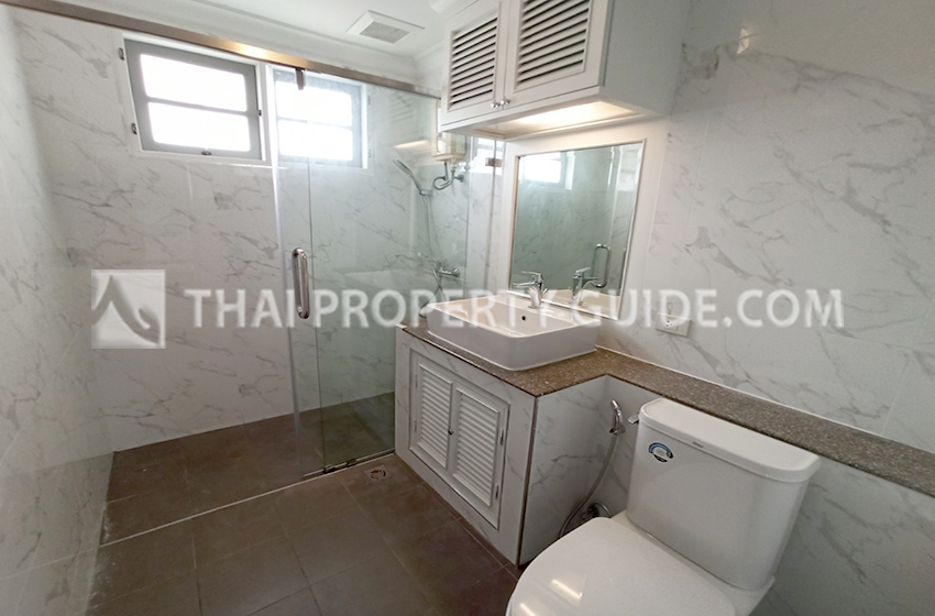 House with Shared Pool in Sukhumvit : Panya Village On-Nut 