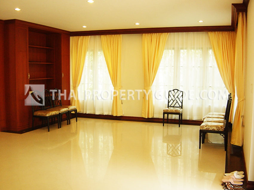 House with Shared Pool in Sukhumvit 