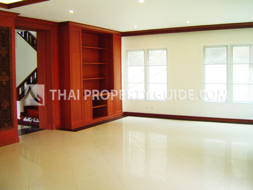 House with Shared Pool in Sukhumvit 