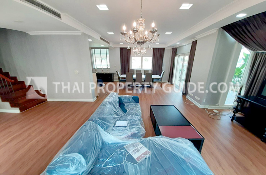 House with Shared Pool in Sukhumvit 