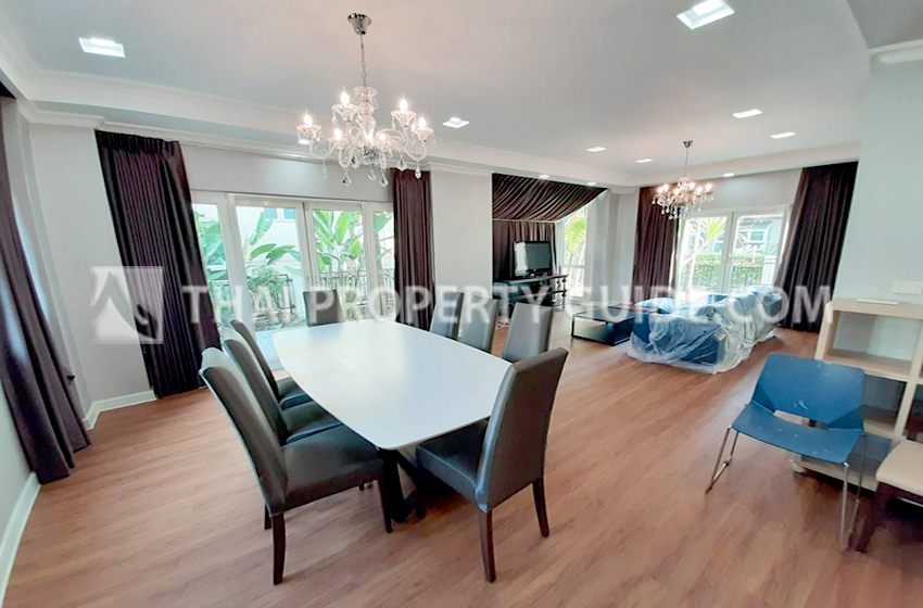 House with Shared Pool in Sukhumvit 