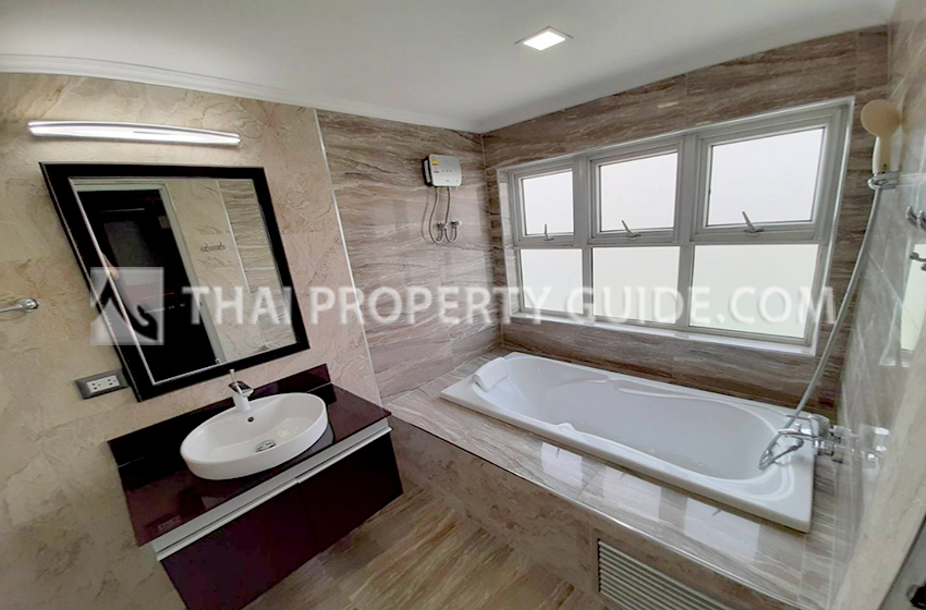 House with Shared Pool in Sukhumvit 