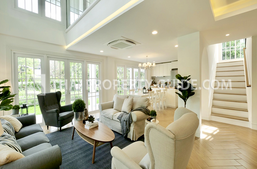 House with Shared Pool in Sukhumvit : Panya Village On-Nut 