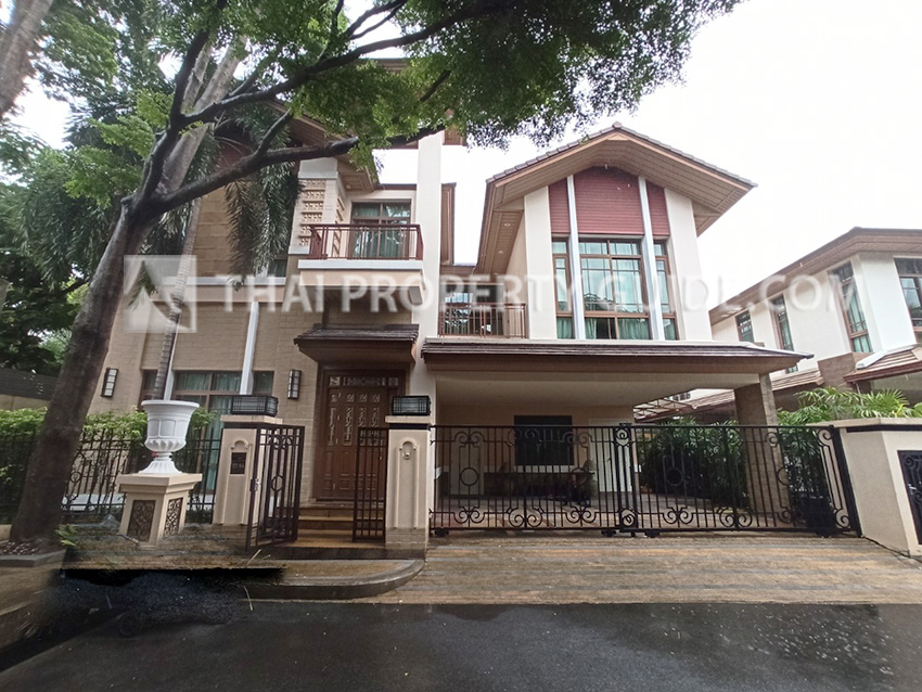 House with Shared Pool for rent in Sukhumvit