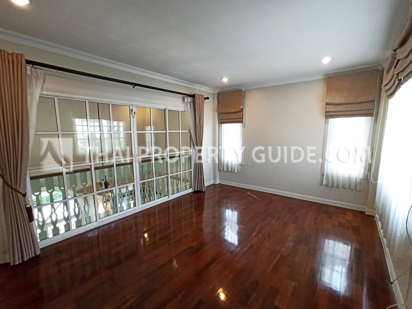 House with Shared Pool in Sukhumvit 