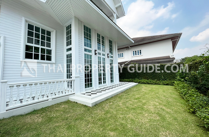 House with Shared Pool in Sukhumvit 