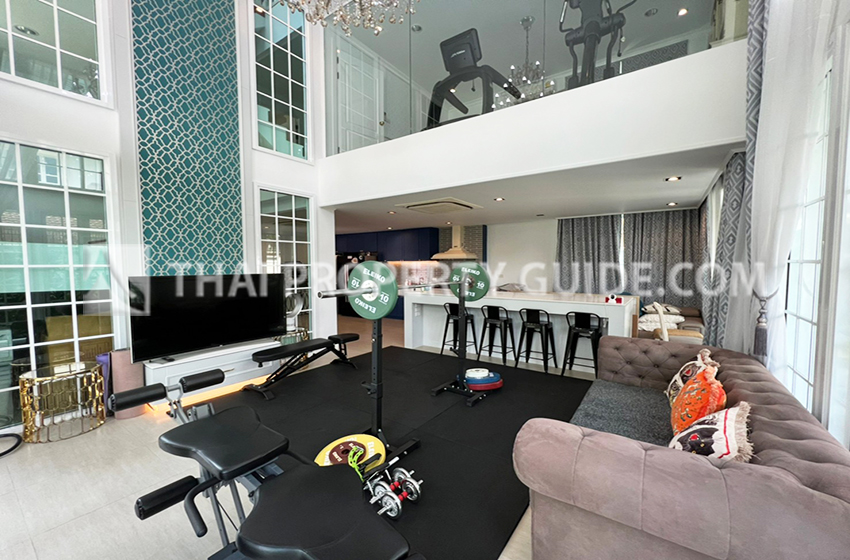 House with Shared Pool in Sukhumvit 