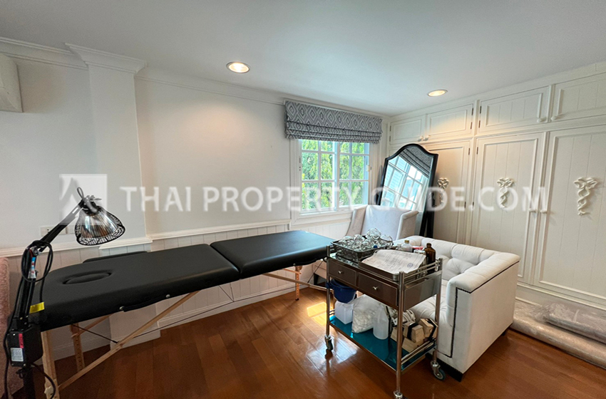 House with Shared Pool in Sukhumvit 