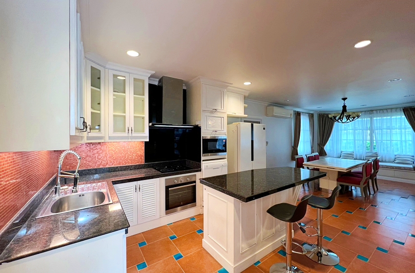 House with Shared Pool in Sukhumvit 