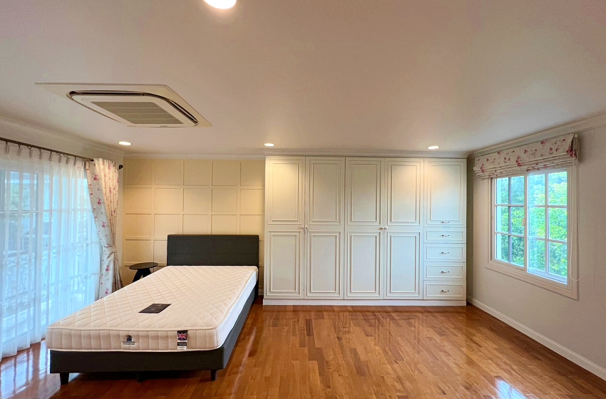 House with Shared Pool in Sukhumvit 