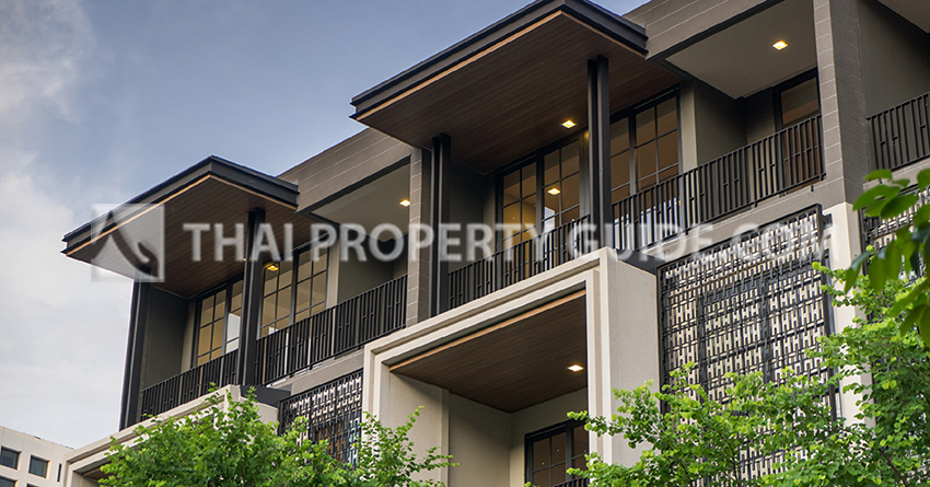 House with Shared Pool in Sukhumvit 