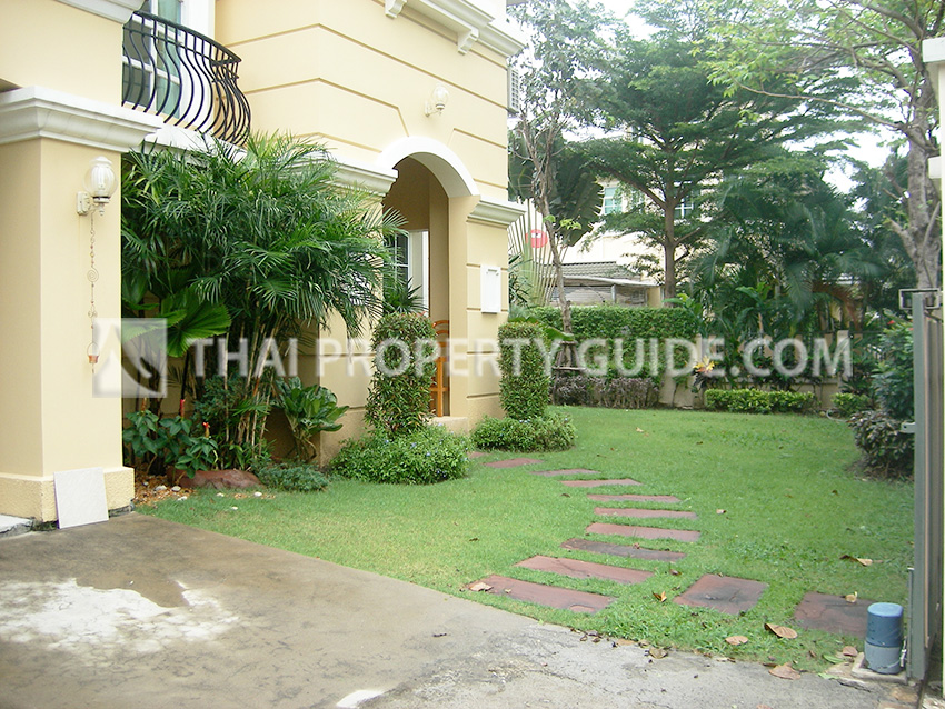 House with Shared Pool in Sukhumvit 