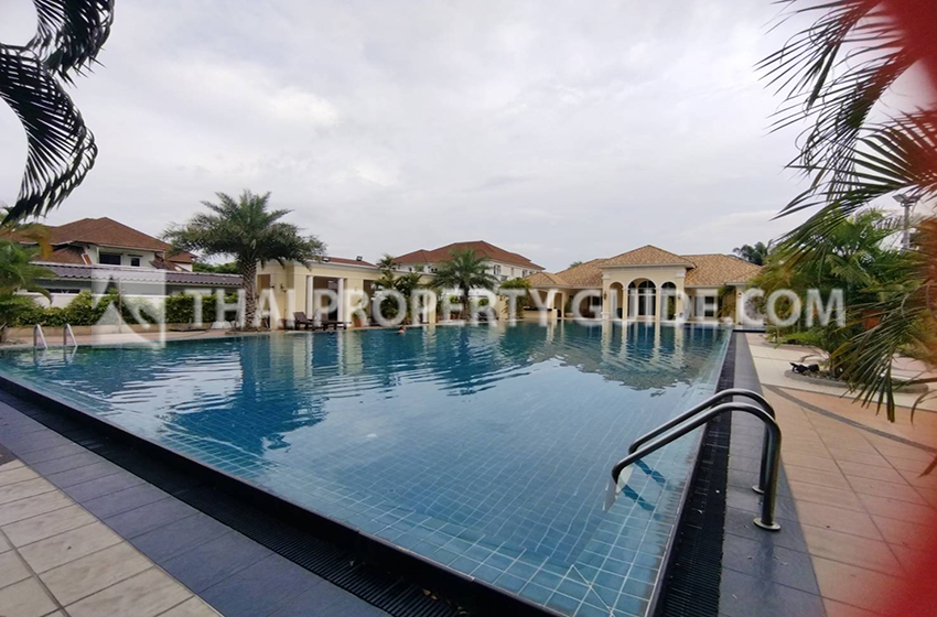 House with Shared Pool in Sukhumvit 