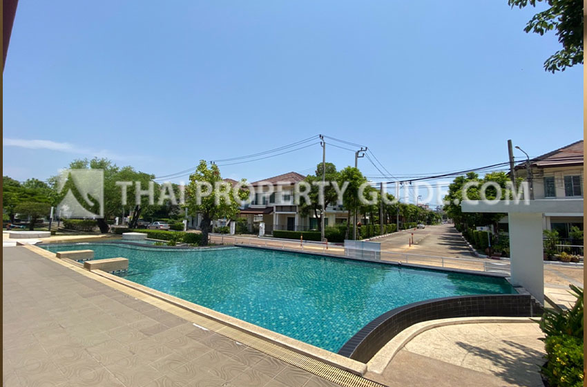 House with Shared Pool in Sukhumvit 