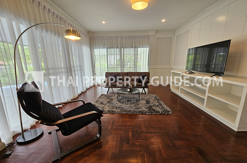 House with Shared Pool in Sukhumvit : Panya Village On-Nut 